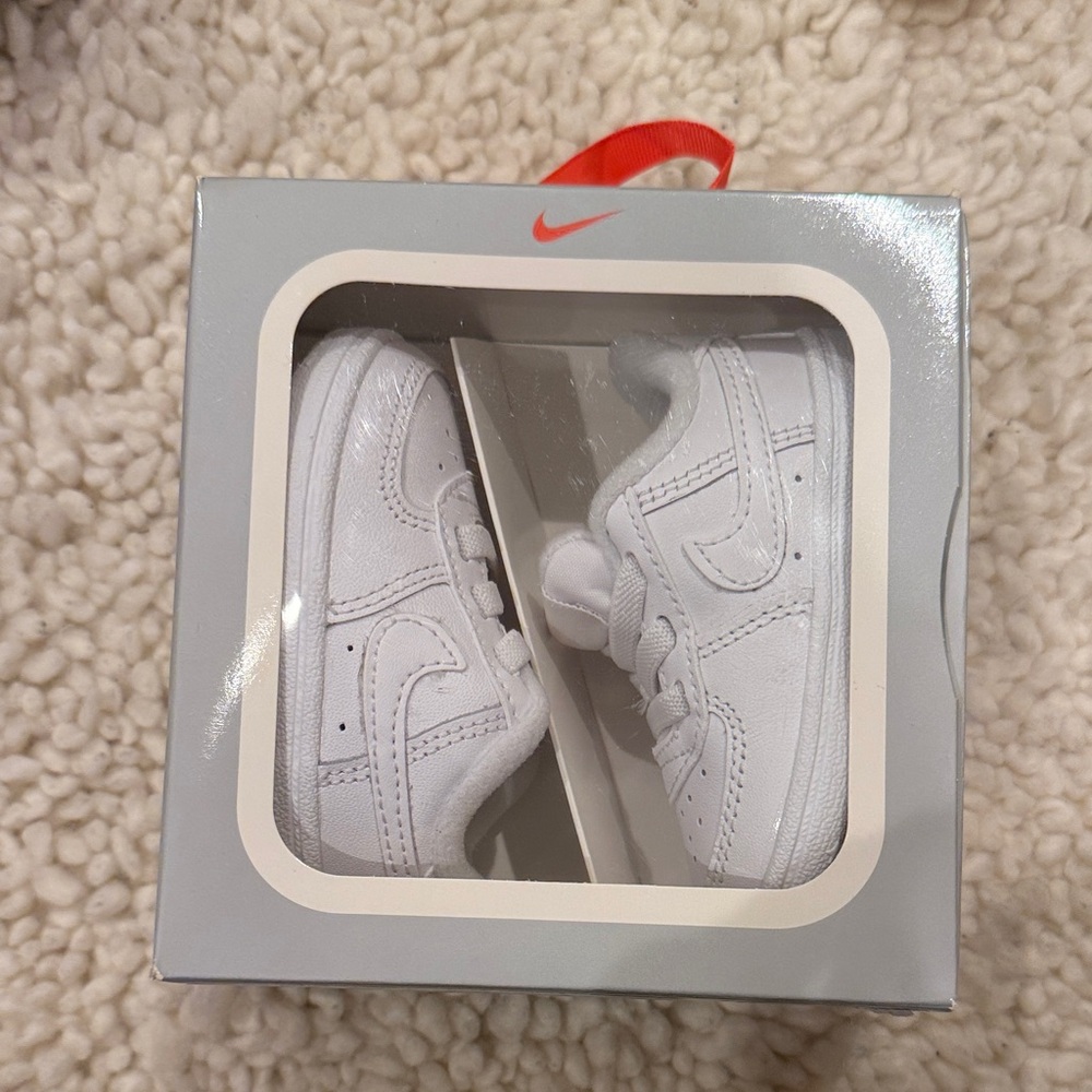 Nike Kids White Sneakers - Picture 1 of 5